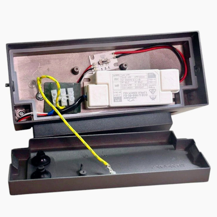 Applique da parete per esterni 21W – Tecnologia CCT 3 colori, inclinabile, protezione IP65 - ambraled