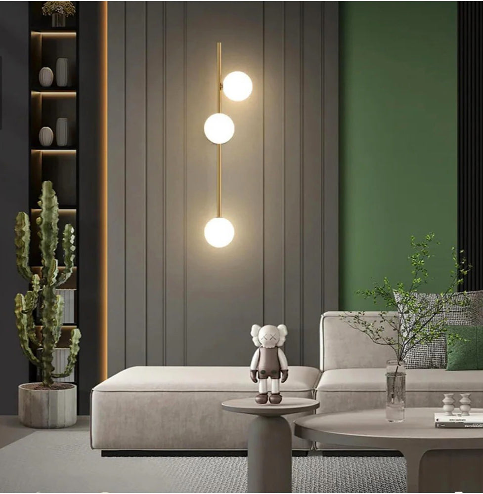 Applique a parete in bronzo – Tre sfere opache, design minimal, attacco G9 - ambraled