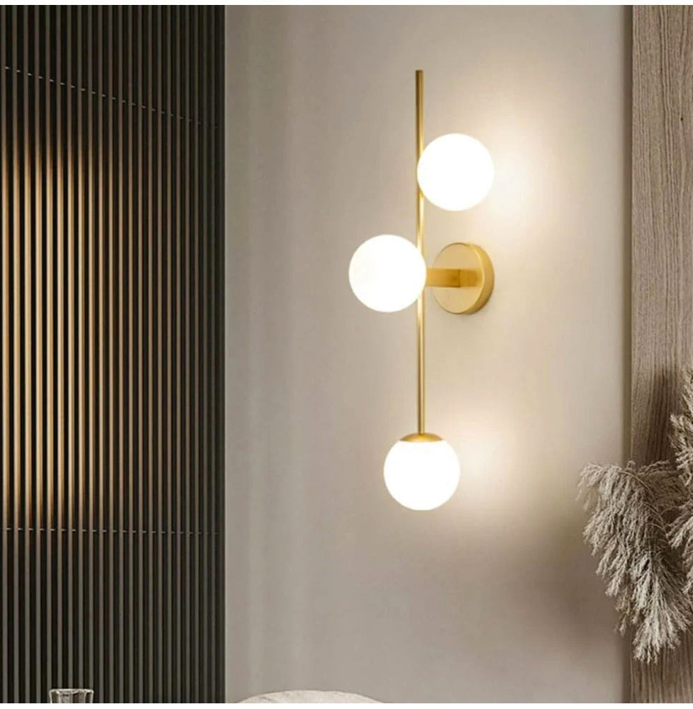 Applique a parete in bronzo – Tre sfere opache, design minimal, attacco G9 - ambraled
