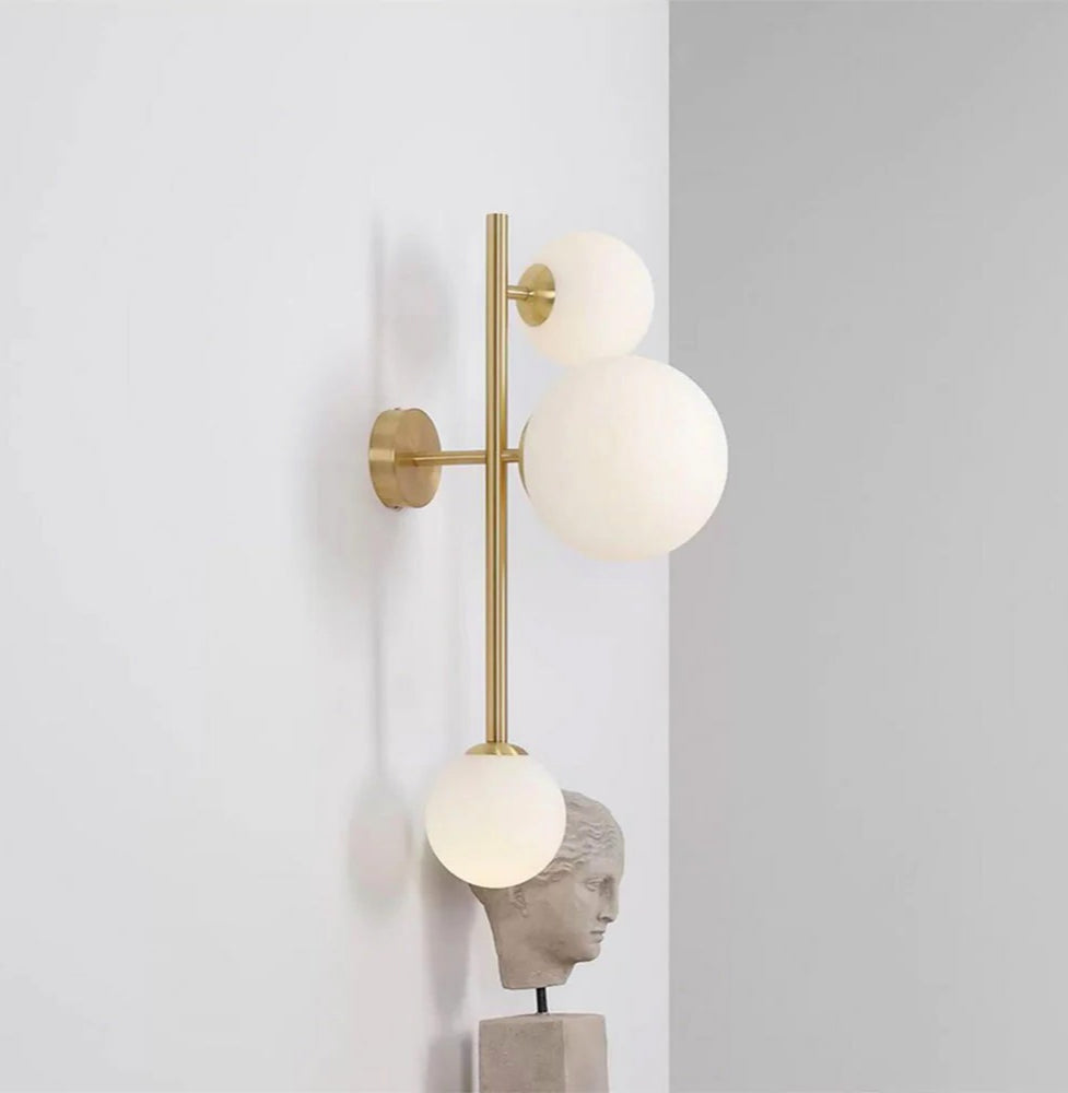 Applique a parete in bronzo – Tre sfere opache, design minimal, attacco G9 - ambraled