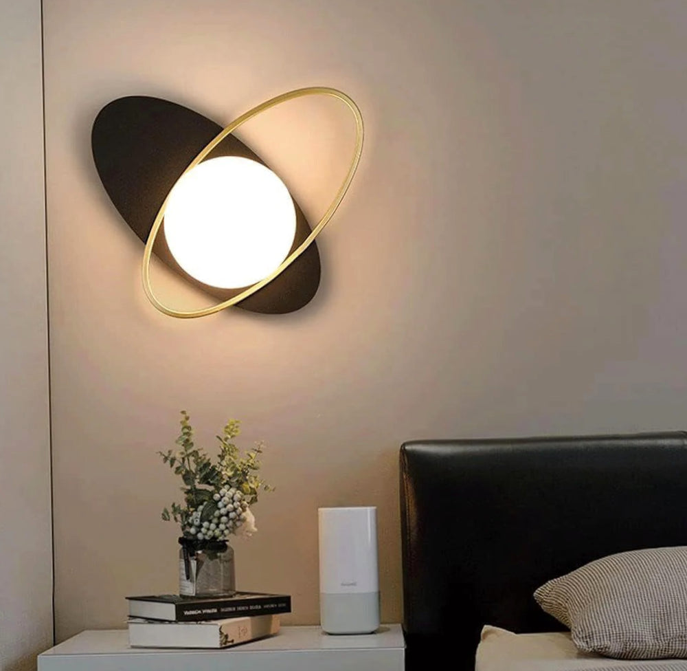 Applique a parete in metallo nero e oro – Con sfera opaca, attacco G9 - ambraled