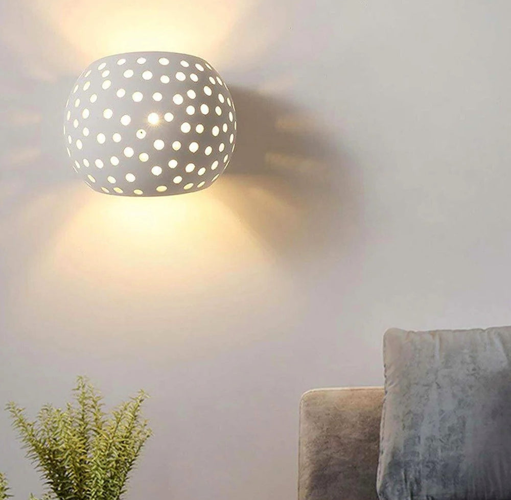 Applique in gesso traforato tonda per parete – Illuminazione doppia (up & down), lampadina G9 - ambraled