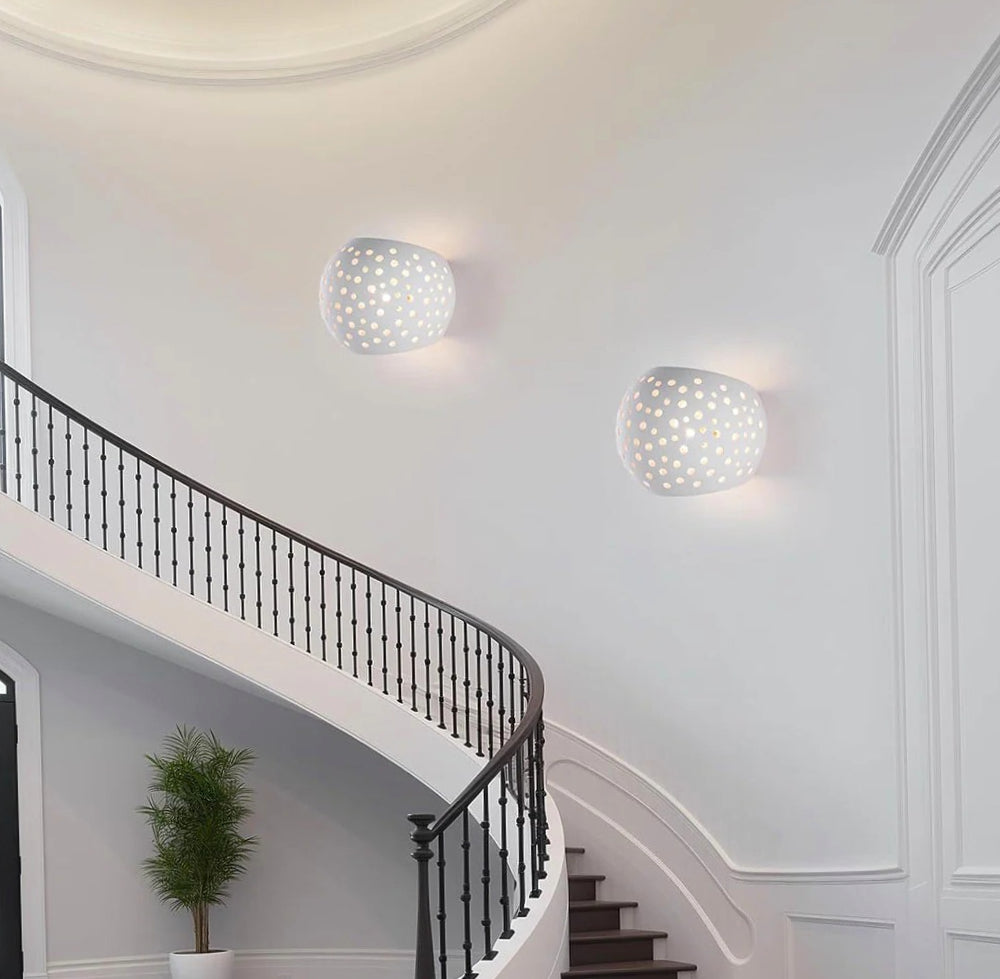 Applique in gesso traforato tonda per parete – Illuminazione doppia (up & down), lampadina G9 - ambraled