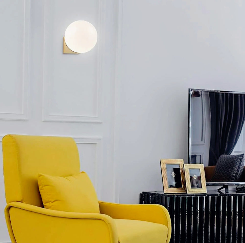 Applique murale in bronzo minimal – Sfera opaca, luce soffusa, attacco G9 - ambraled