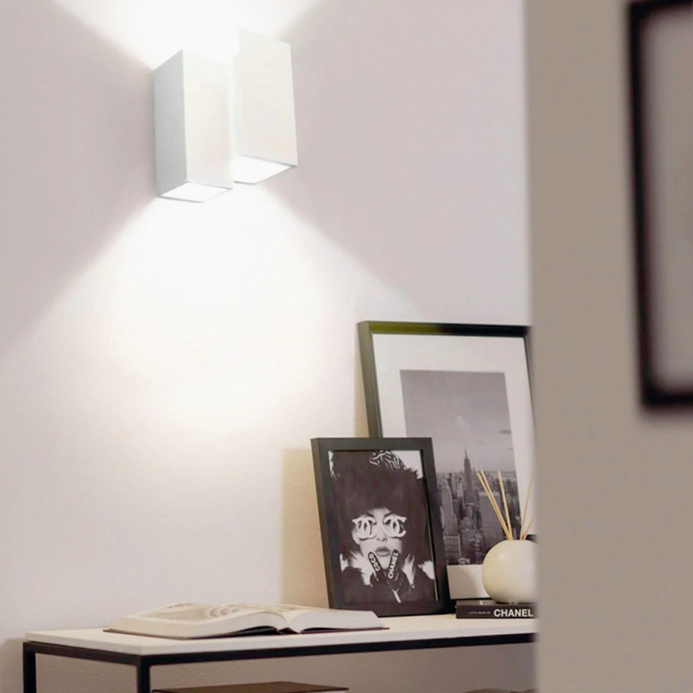 Applique in gesso per parete 2 cubi – Doppia emissione luce up & down attacco G9 - ambraled