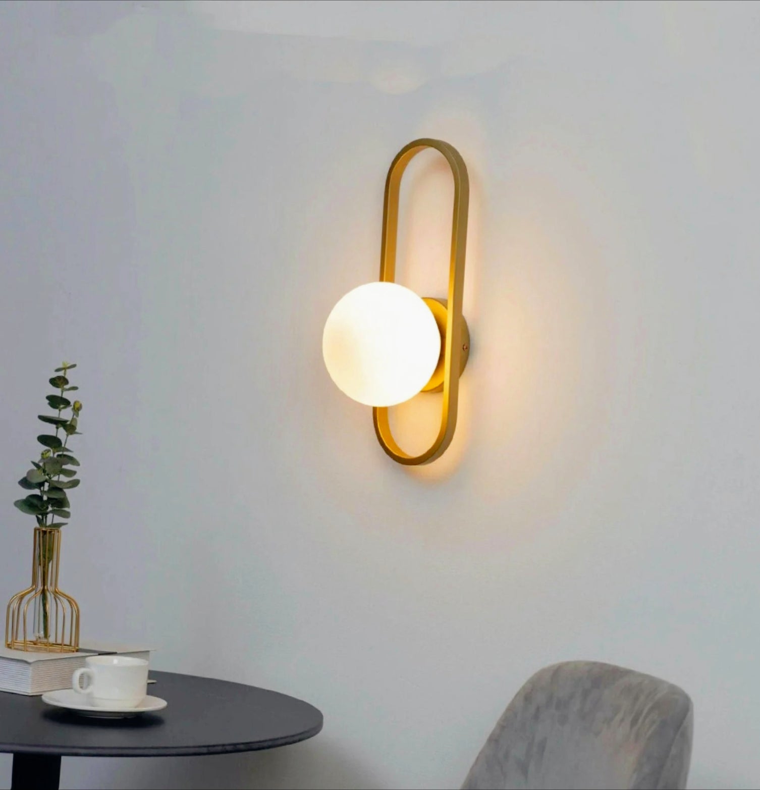 Applique da parete minimal in metallo bronzo con sfera opaca G9 - ambraled