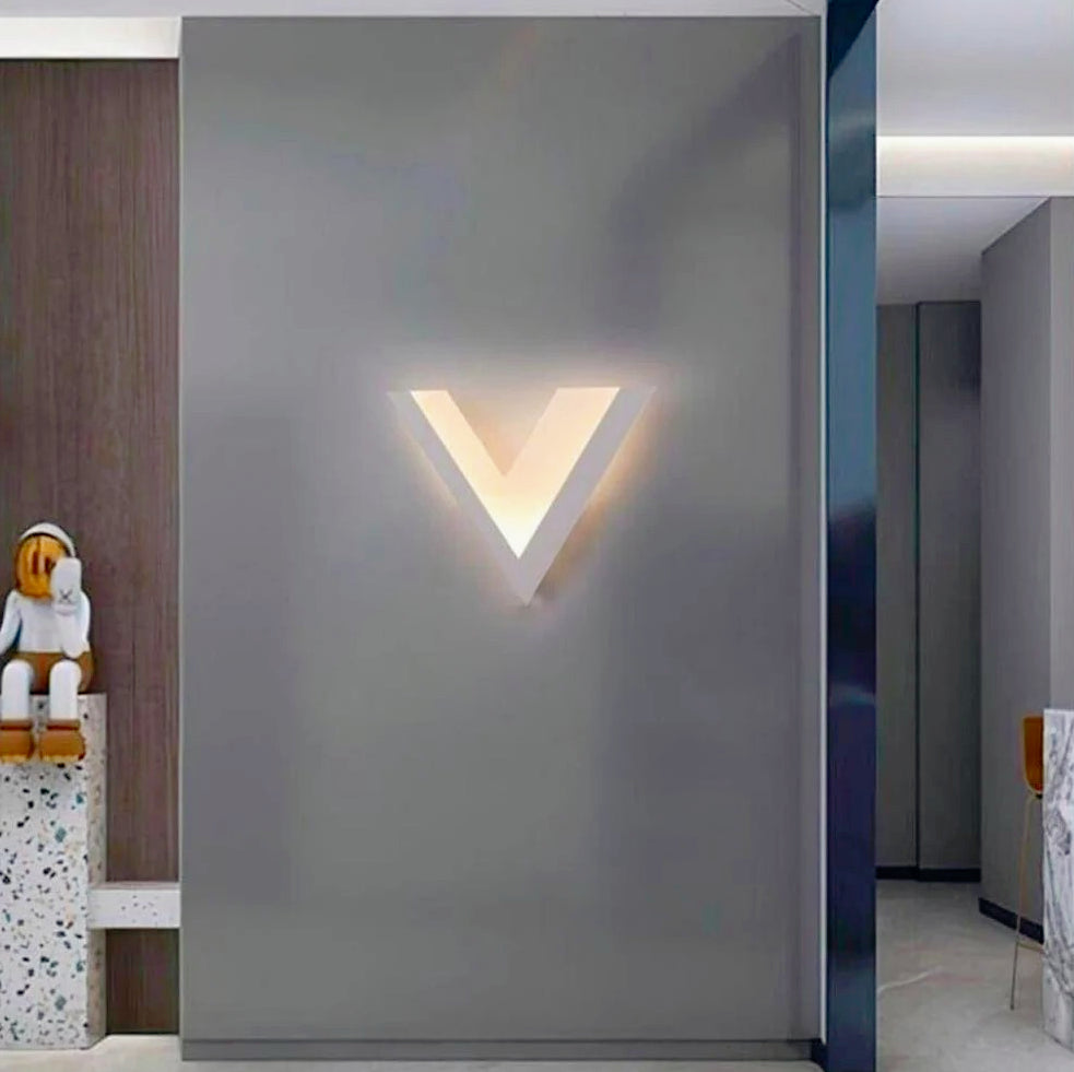 Applique LED a forma di V 9W – 3 temperature di luce regolabili - ambraled