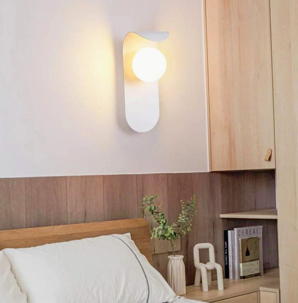 Applique moderna da parete in metallo bianco con sfera opaca G9 - ambraled