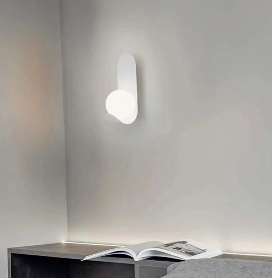 Applique moderna da parete in metallo bianco con sfera opaca G9 - ambraled