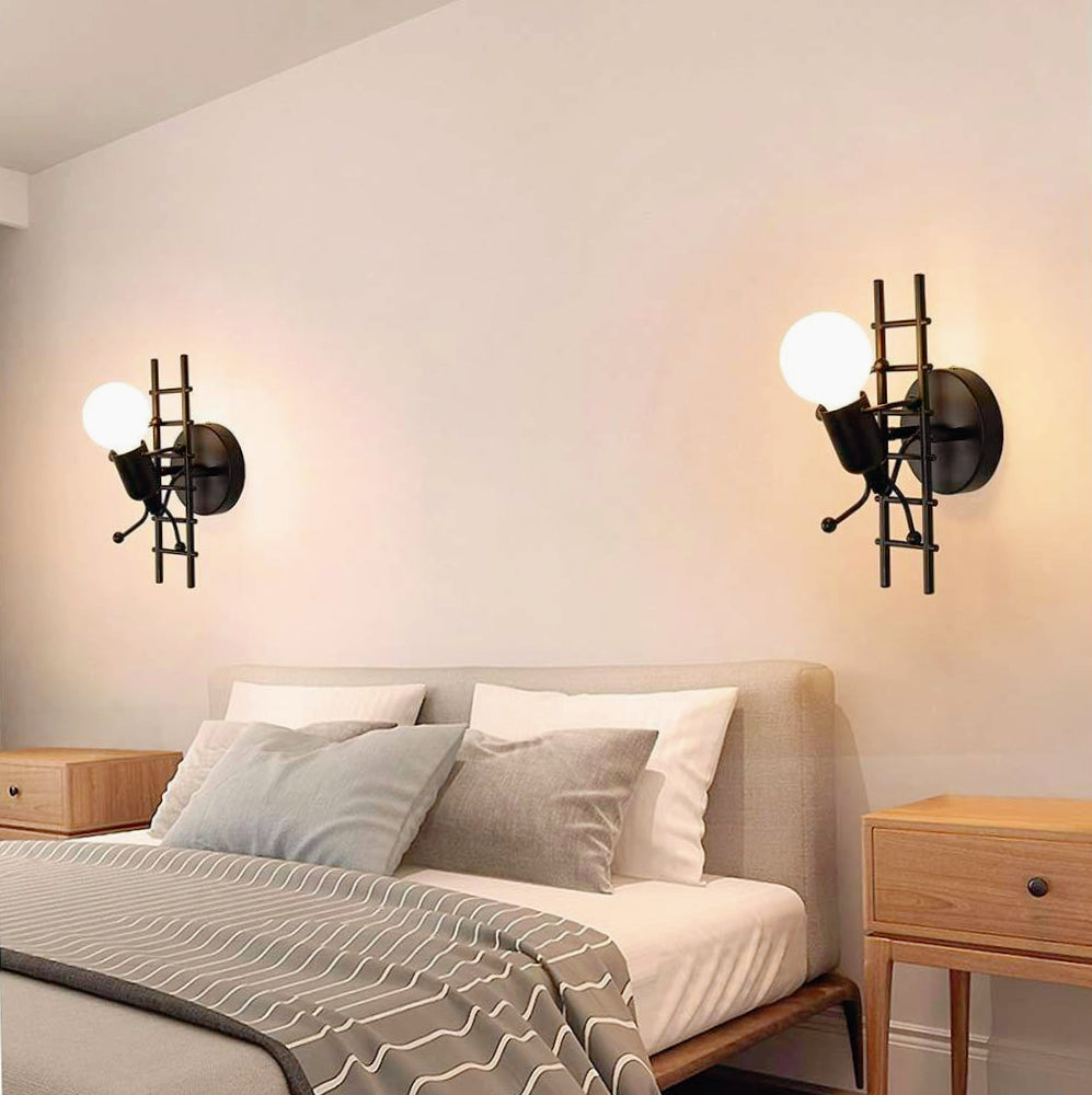 Applique decorativa a parete – Omino sulla scala in metallo, lampadina E27 - ambraled