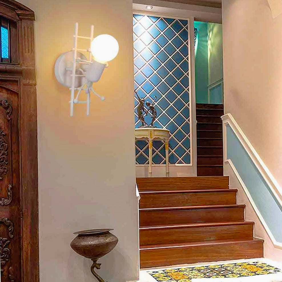 Applique decorativa a parete – Omino sulla scala in metallo, lampadina E27 - ambraled