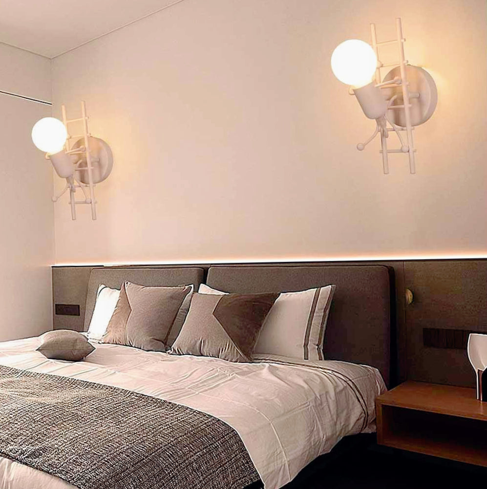 Applique decorativa a parete – Omino sulla scala in metallo, lampadina E27 - ambraled