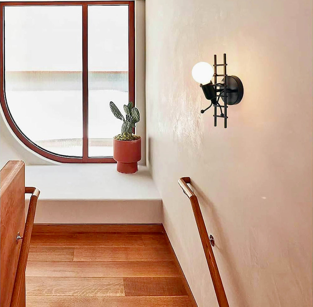 Applique decorativa a parete – Omino sulla scala in metallo, lampadina E27 - ambraled