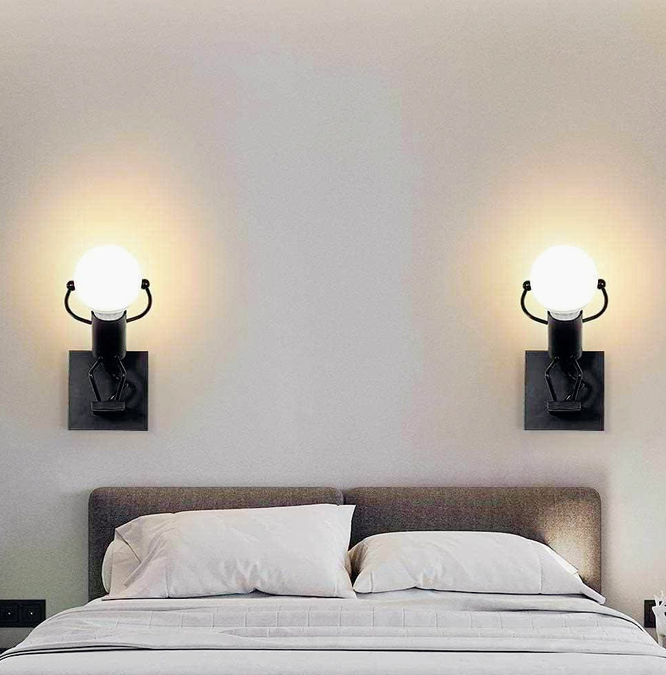 Applique decorativa a forma di omino in metallo per parete – Attacco E27 - ambraled