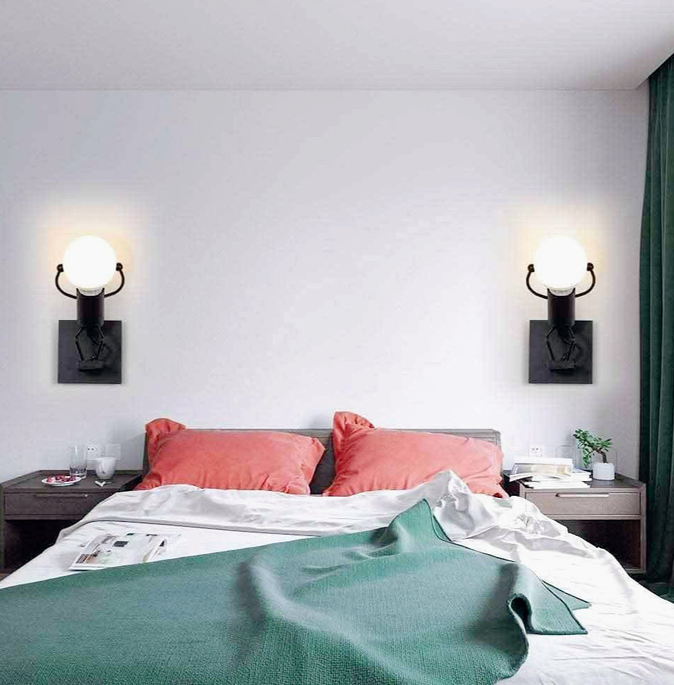 Applique decorativa a forma di omino in metallo per parete – Attacco E27 - ambraled