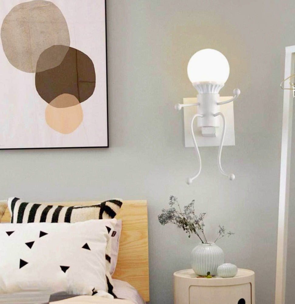 Applique decorativa a forma di omino in metallo per parete – Attacco E27 - ambraled