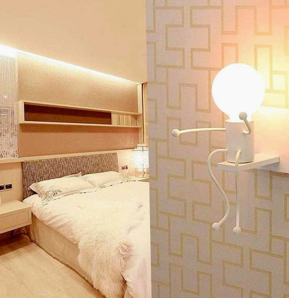 Applique decorativa a forma di omino in metallo per parete – Attacco E27 - ambraled