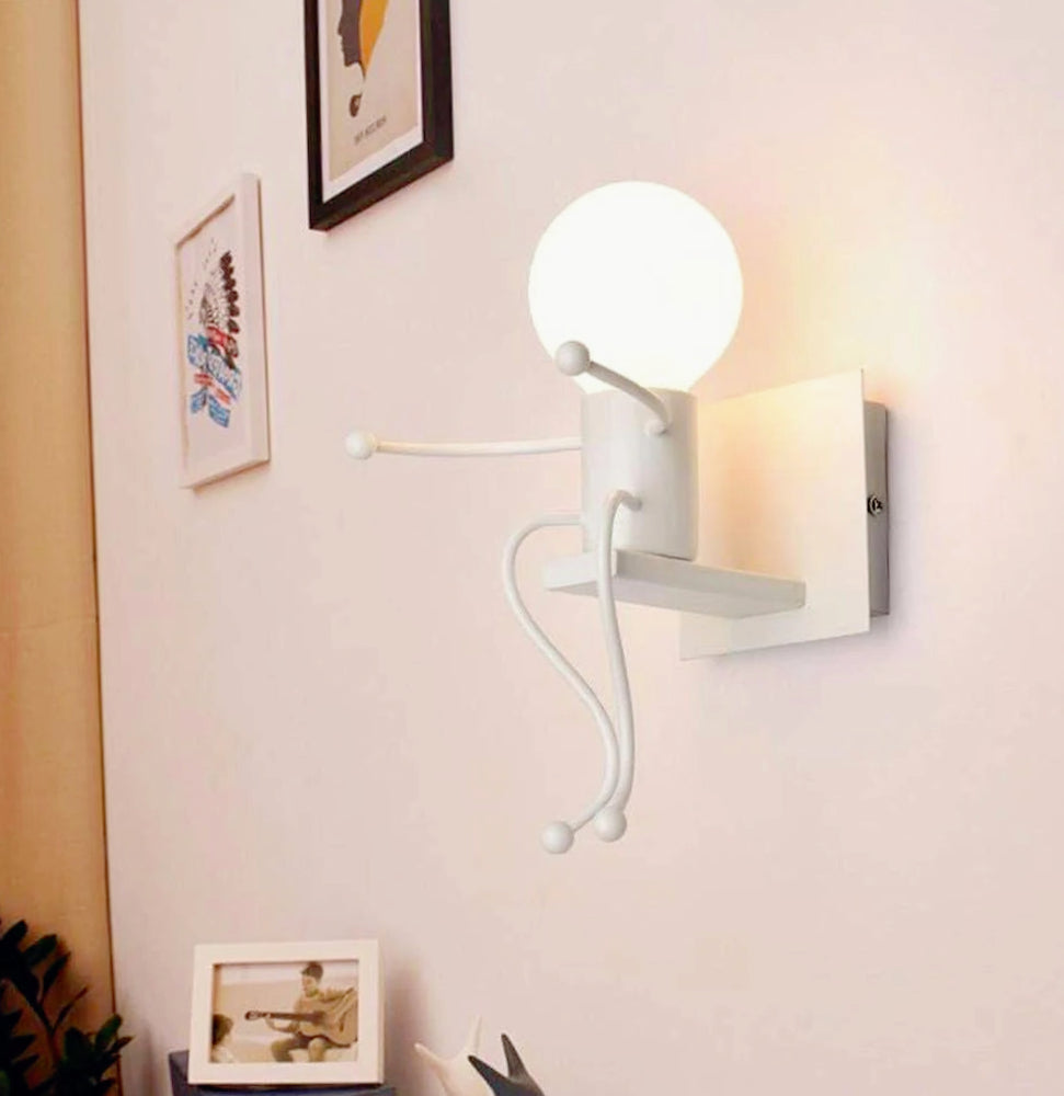 Applique decorativa a forma di omino in metallo per parete – Attacco E27 - ambraled