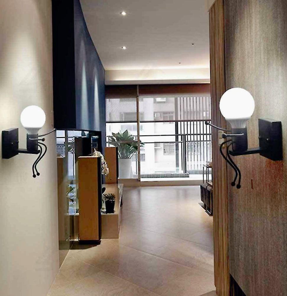 Applique decorativa a forma di omino in metallo per parete – Attacco E27 - ambraled