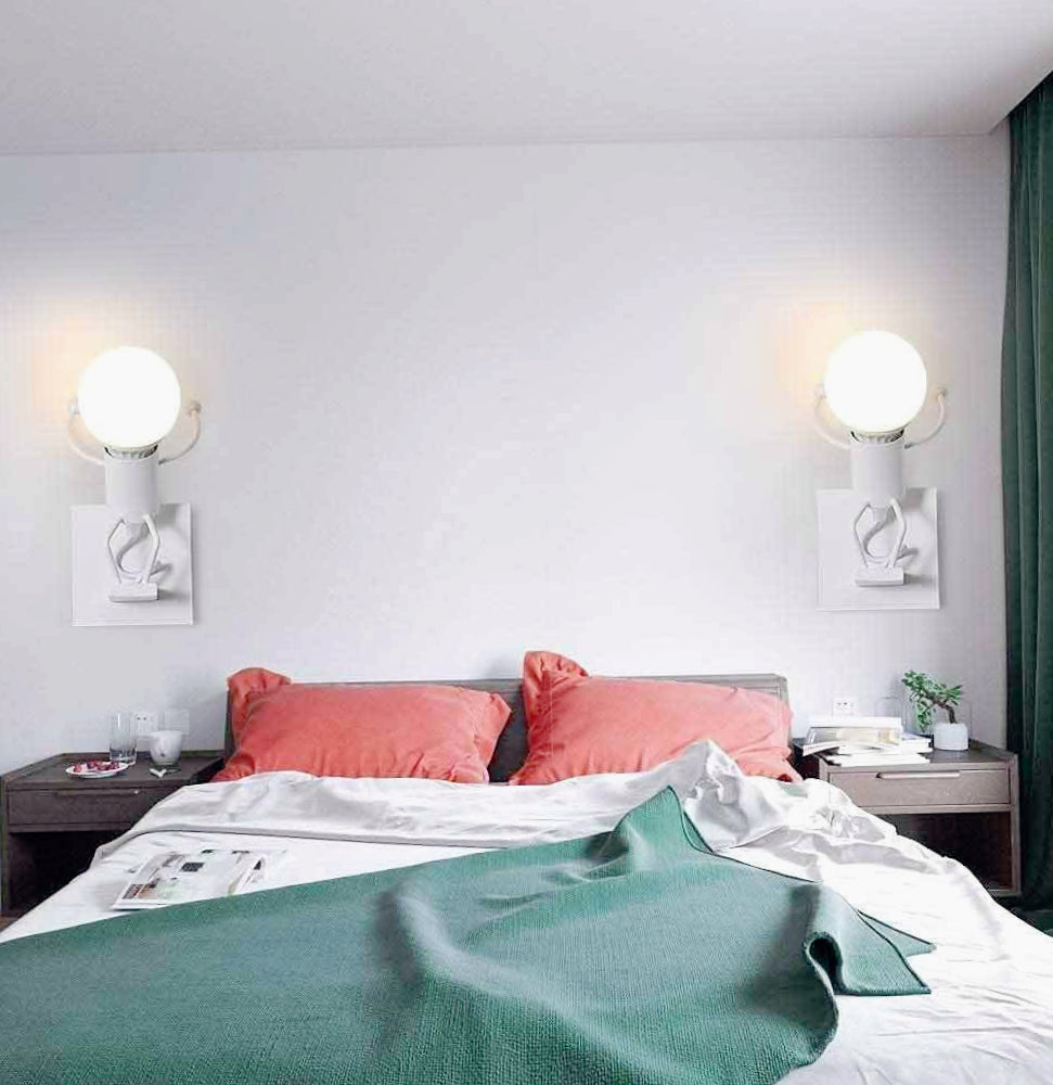 Applique decorativa a forma di omino in metallo per parete – Attacco E27 - ambraled