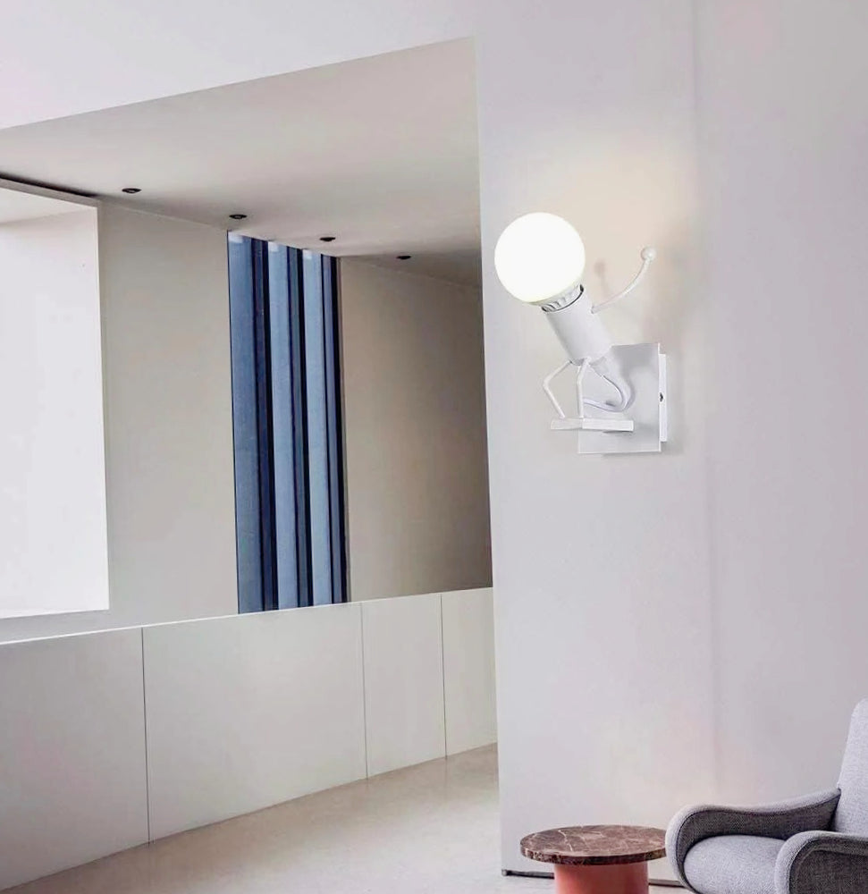 Applique decorativa a forma di omino in metallo per parete – Attacco E27 - ambraled