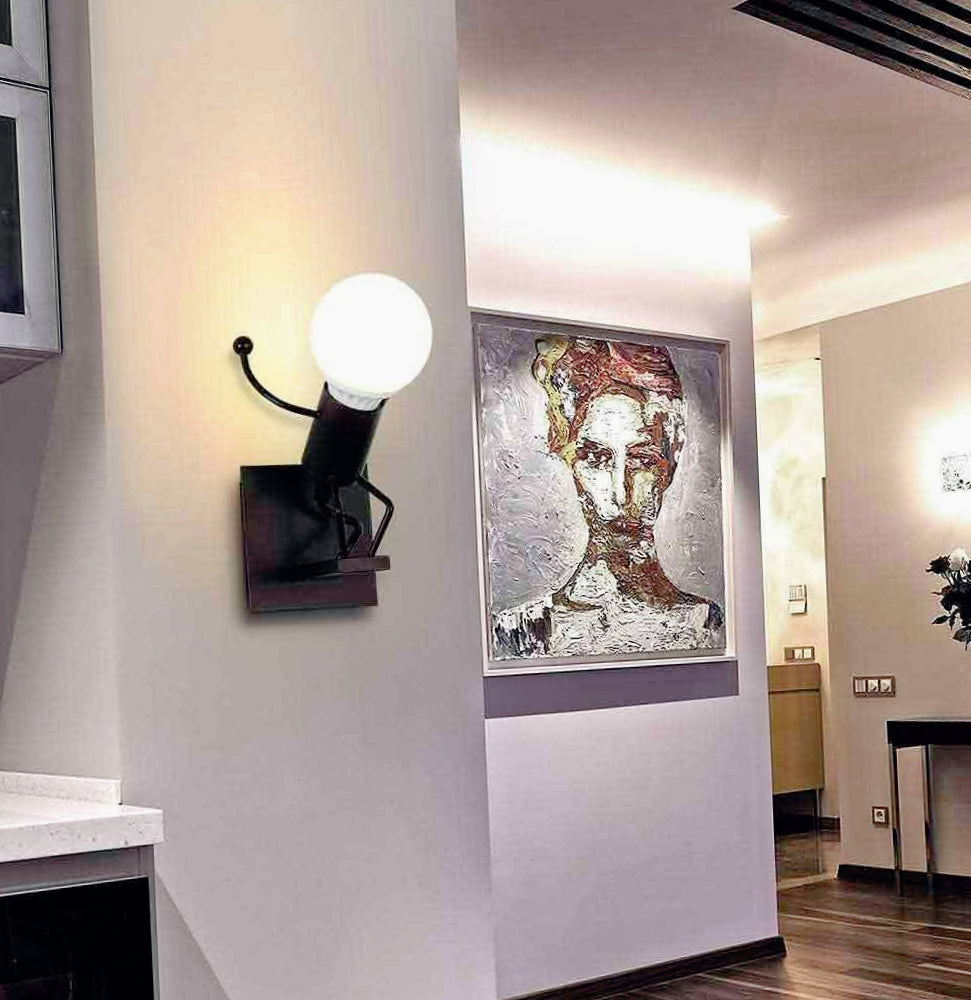 Applique decorativa a forma di omino in metallo per parete – Attacco E27 - ambraled