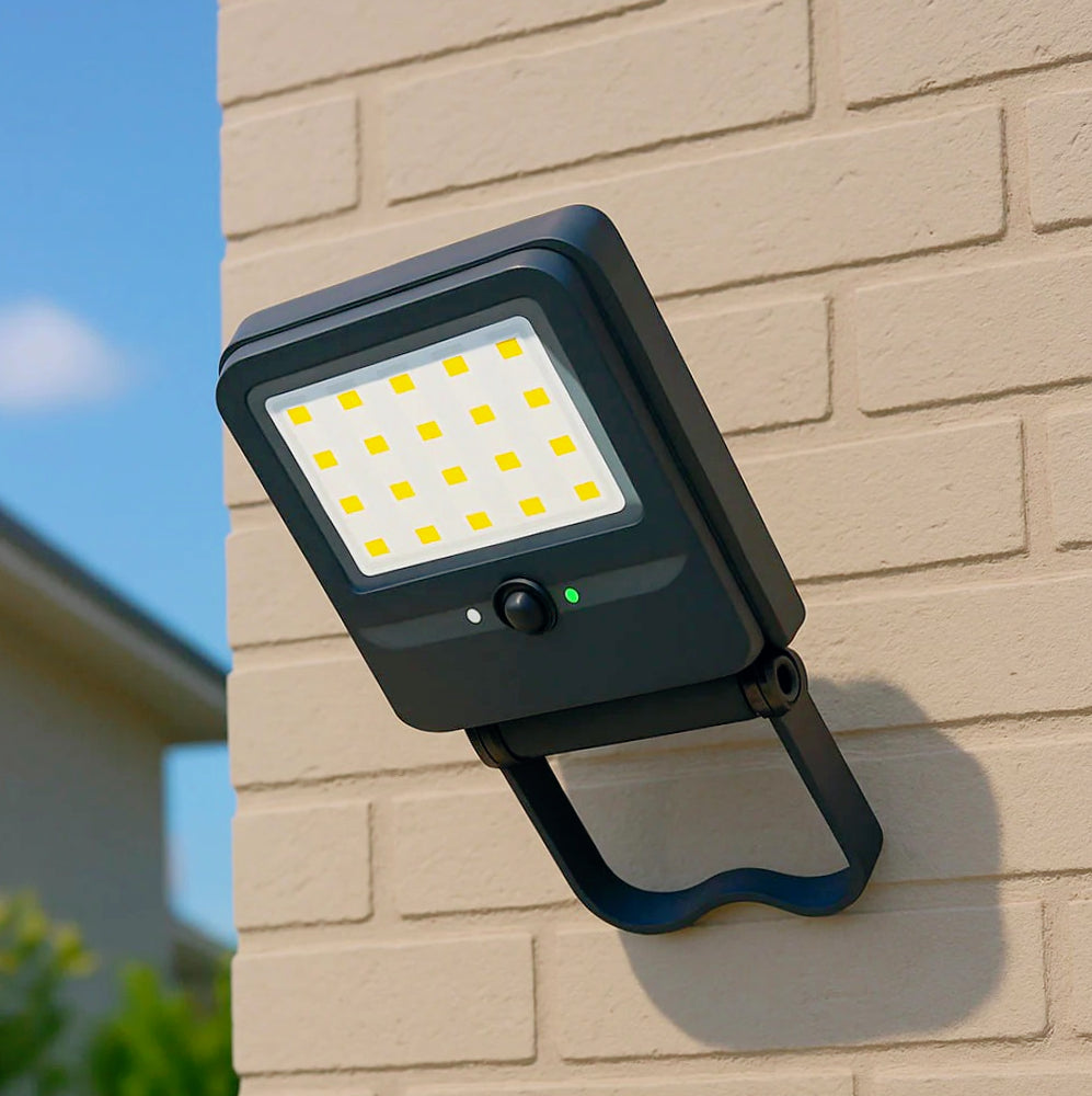 Faro solare 50W – sensore crepuscolare luce fredda IP65 - ambraled