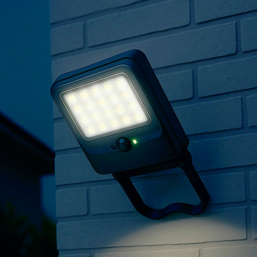 Faro solare 50W – sensore crepuscolare luce fredda IP65 - ambraled