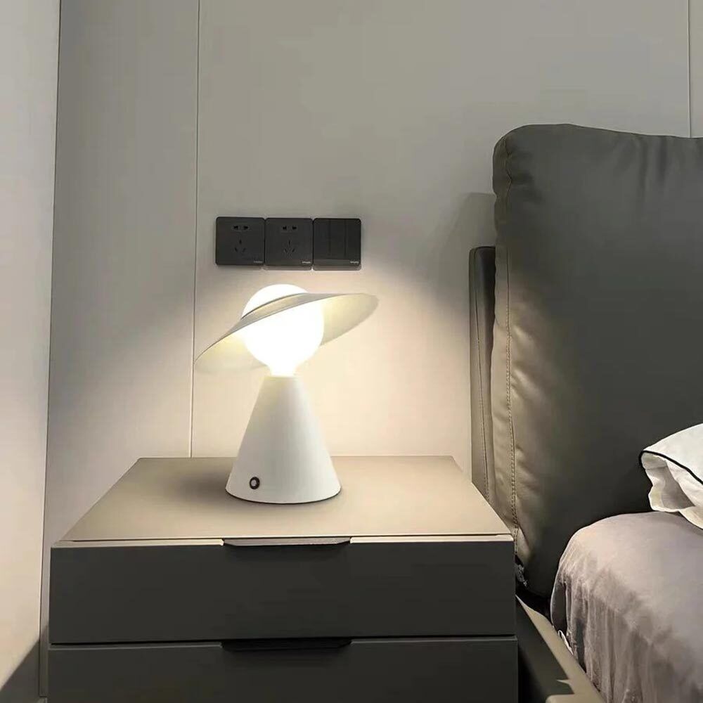 Lampada da tavolo decorativa – Con paralume a cappello orientabile e attacco E27 - ambraled