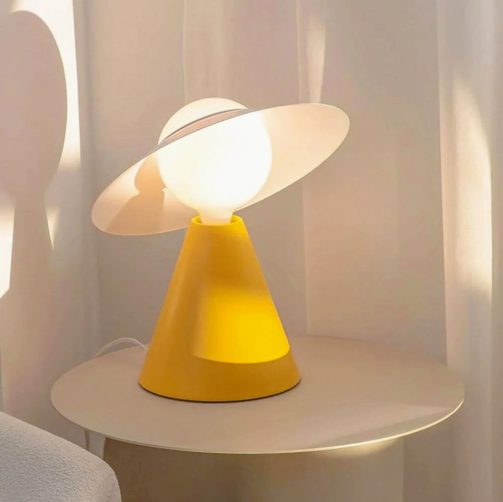 Lampada da tavolo decorativa – Con paralume a cappello orientabile e attacco E27 - ambraled