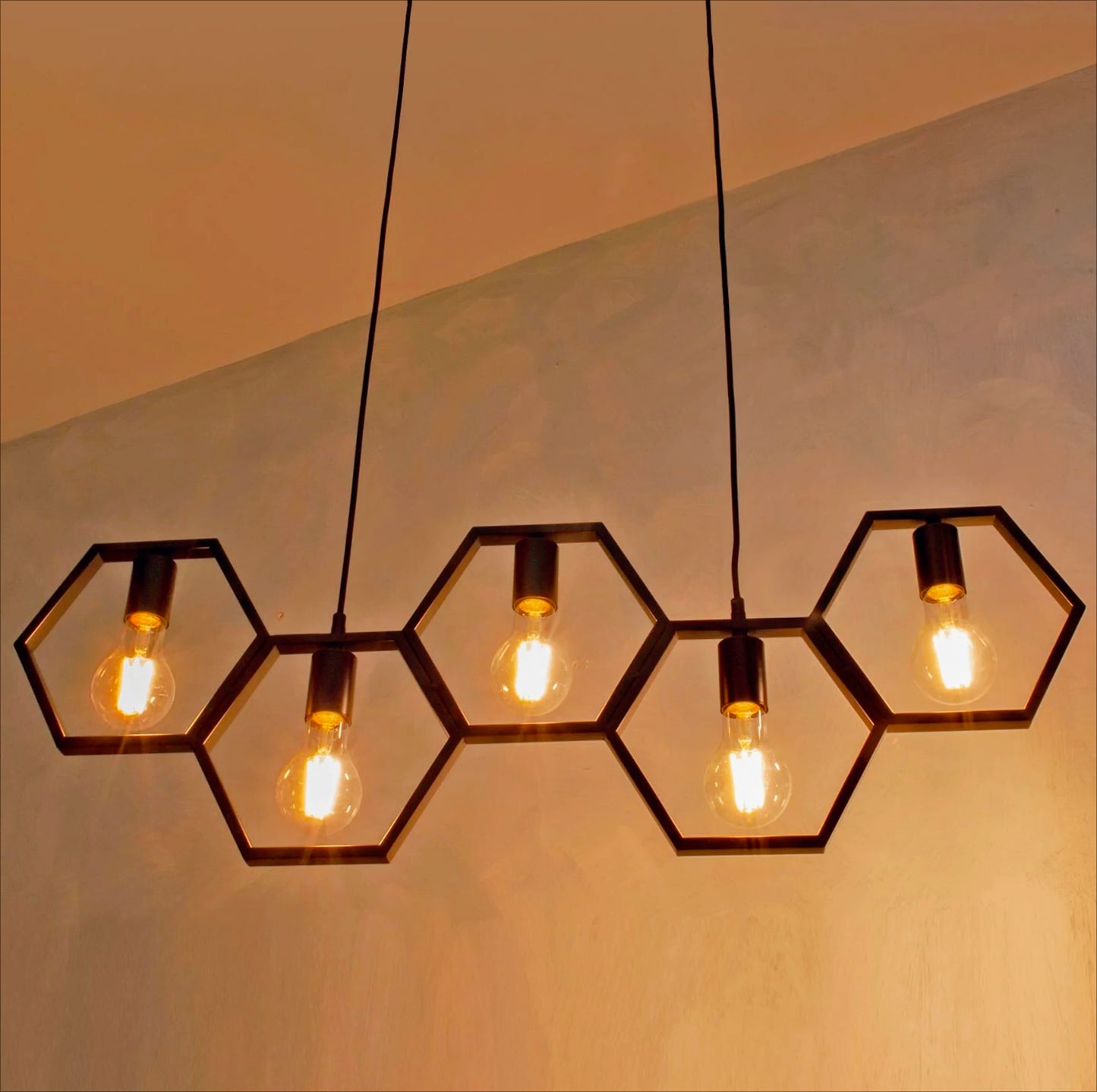 Lampadario a sospensione in metallo nero – Design geometrico con esagoni, attacco E27 - ambraled