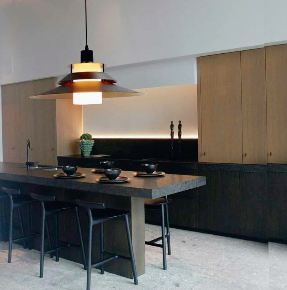 Lampadario industriale pendente – Nero metallo, paralume in vetro, base E27 - ambraled