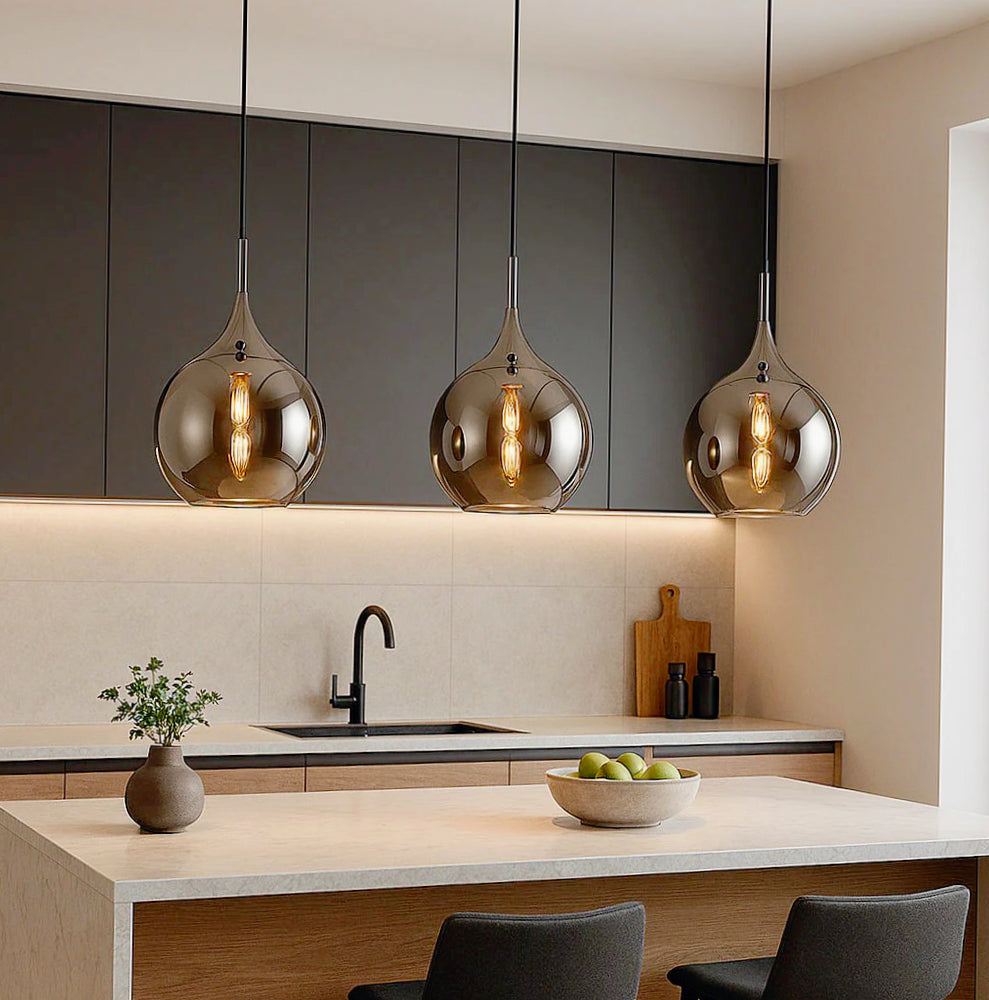 Lampadario a sospensione con sfera in vetro – Attacco E27, design elegante - ambraled