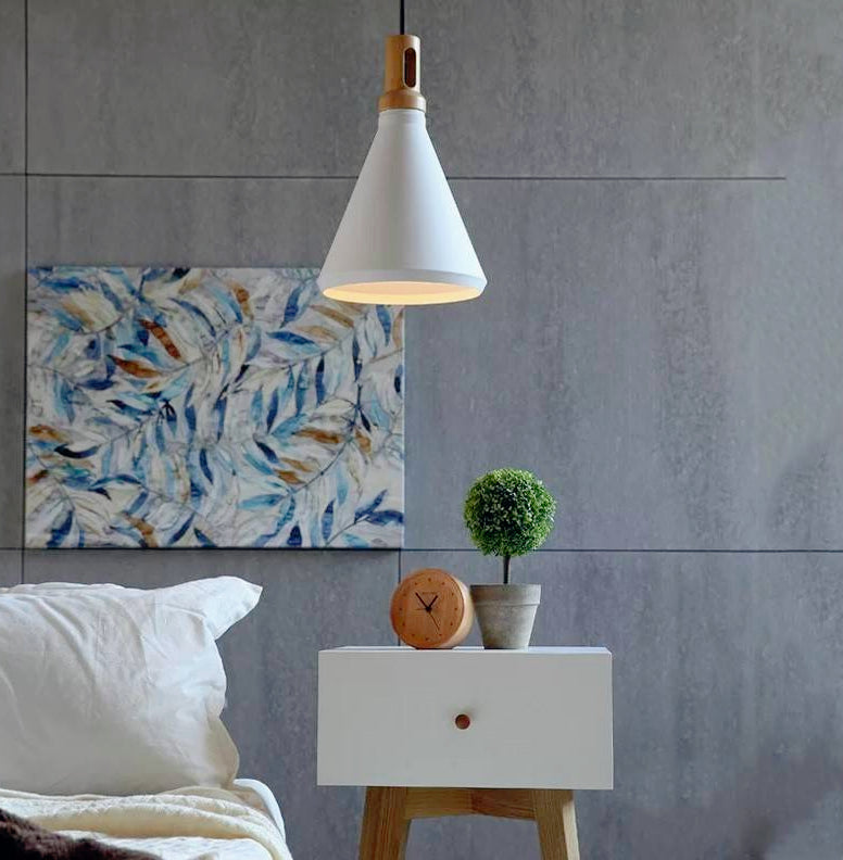 Lampadario industriale pendente – Metallo a cono, nero e bianco, base E27 - ambraled
