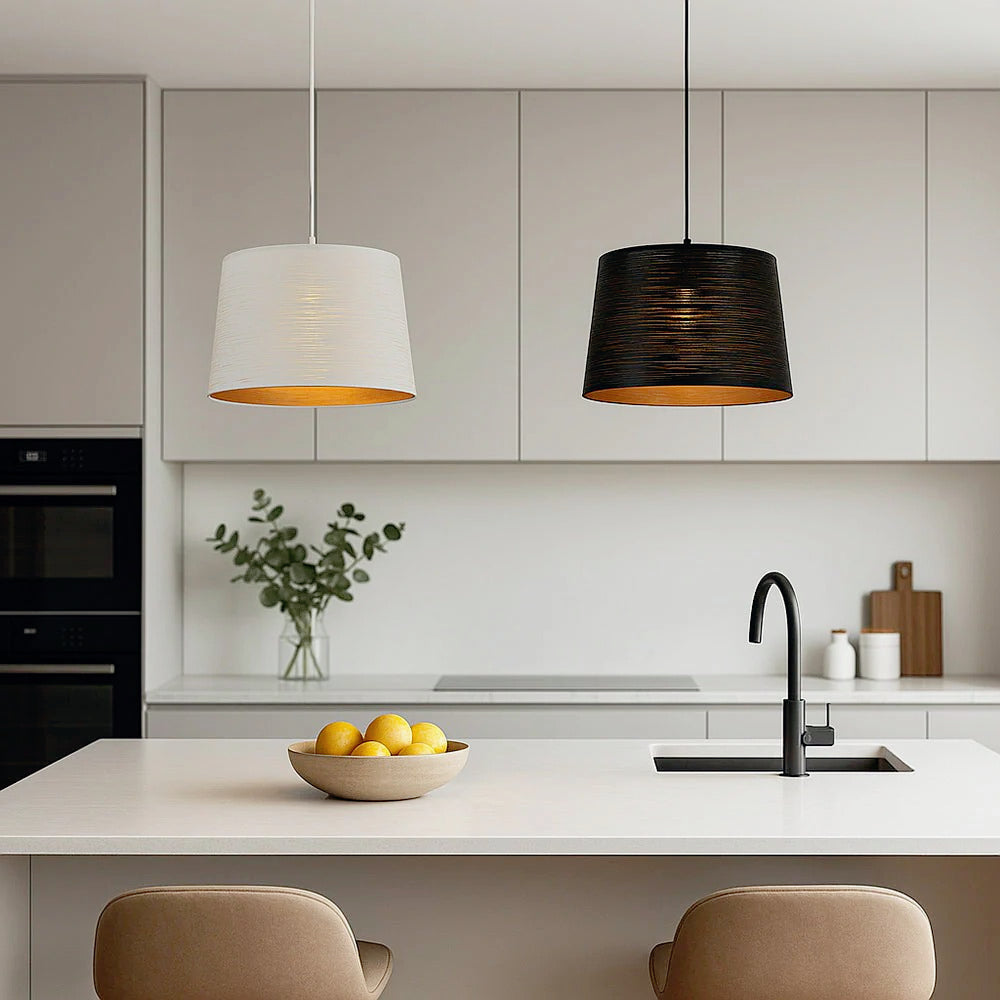 Lampadario minimal a sospensione in metallo – Attacco E27, colore bianco o nero - ambraled