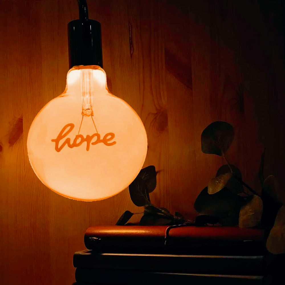 Lampadina LED a filamento ambrata E27 4W – Scritta "HOPE", luce calda - ambraled