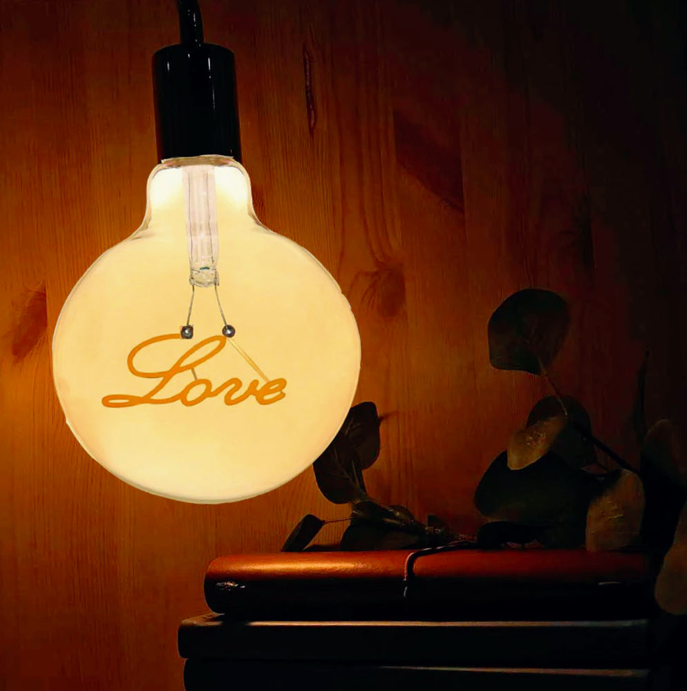 Lampadina LED a filamento ambrata E27 4W – Scritta "LOVE", luce calda - ambraled