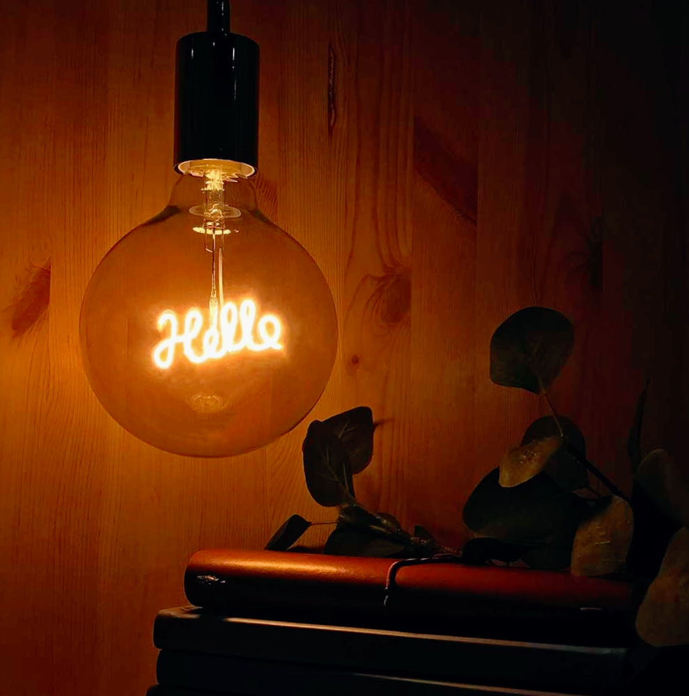 Lampadina LED a filamento ambrata E27 4W – Scritta "HELLO", luce calda - ambraled