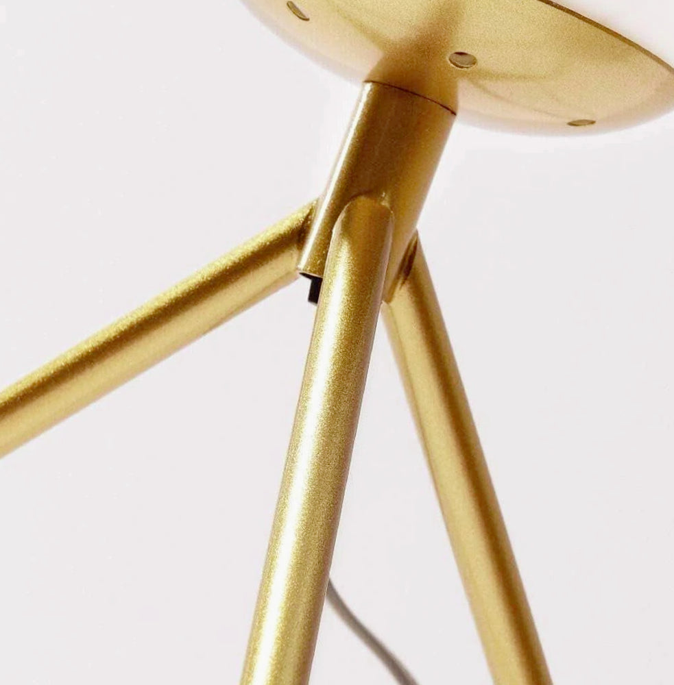 Lampada da tavolo in bronzo a treppiedi – Con sfera opaca e lampadina G9 "Lume" - ambraled