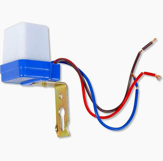 Sensore crepuscolare per lampade e faretti, corrente massima 6A, adatto per uso interno ed esterno, protezione IP44, funzione di interruttore automatico - ambraled