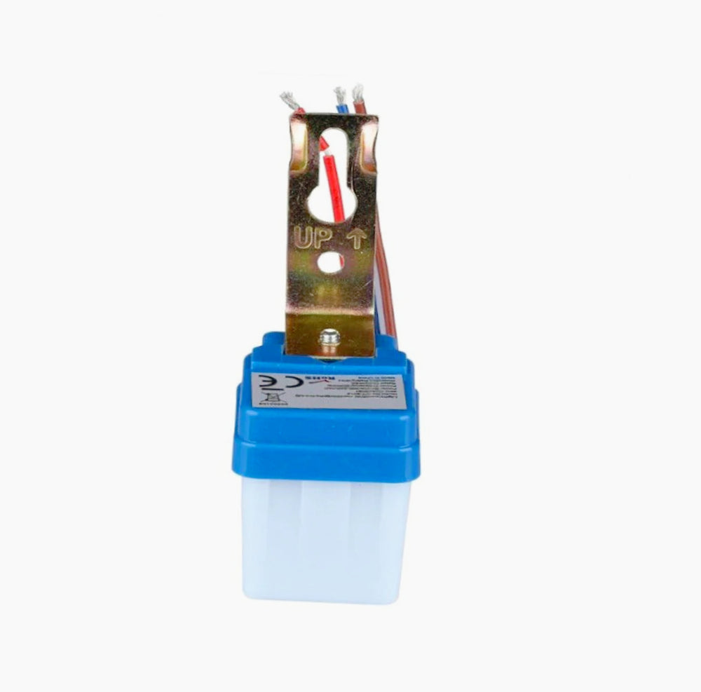 Sensore crepuscolare per lampade e faretti, corrente massima 6A, adatto per uso interno ed esterno, protezione IP44, funzione di interruttore automatico - ambraled